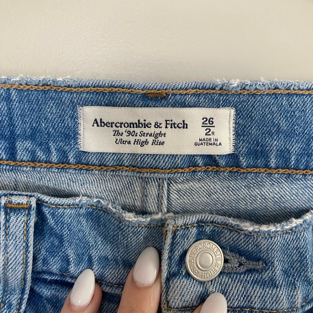Abercrombie Ultra High Rise 90’s Straight Jean